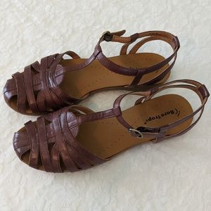 BareTraps Brown Sandals